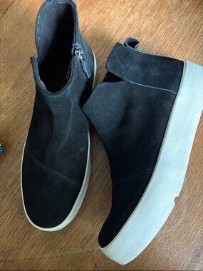 W10 Tom’s Verona Suede Platform Booties